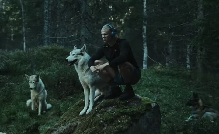 Haaland does pull ups on cliff edge and runs with wolves