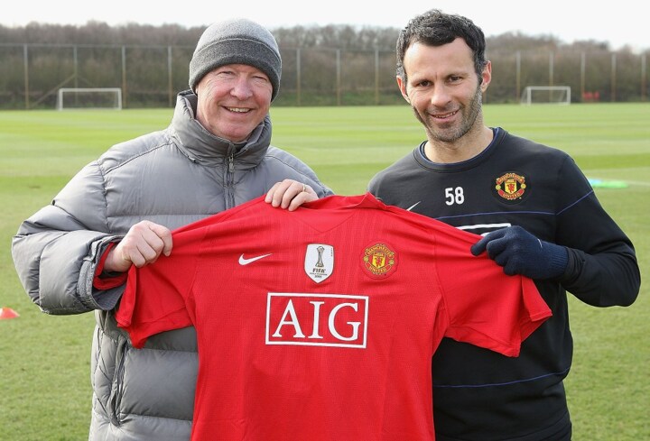 Sir Alex Ferguson reveals Ryan Giggs would have ended up playing for MAN CITY