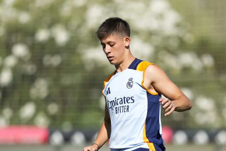 Champions League club contacts agents and family of Real Madrid starlet