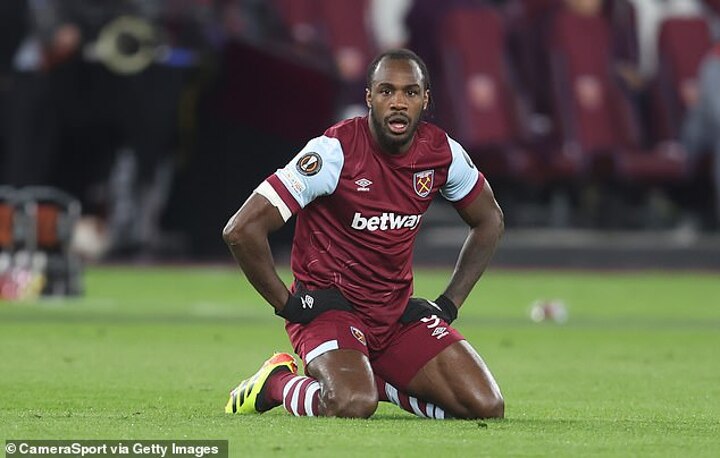 West Ham ‘ponder extending Michail Antonio’s £90,000-per-week contract’