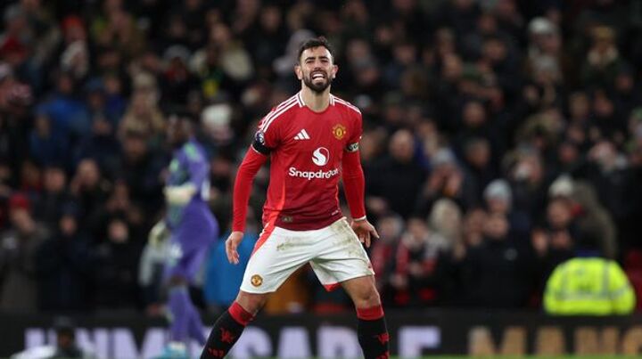 Man Utd transfer news: Red Devils urged to sell Bruno Fernandes as Paul Pogba drops hint