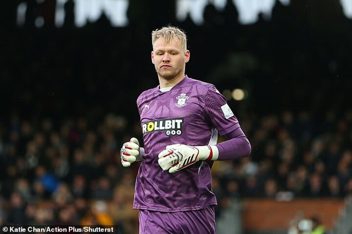 Ramsdale sports special pair of gloves as goalkeeper makes Southampton return