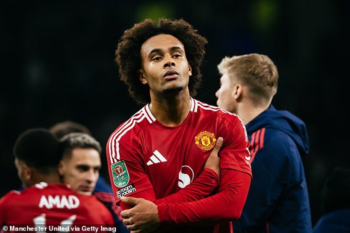 Man United star Joshua Zirkzee ‘splits with long-term model girlfriend’