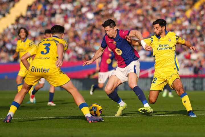 Barcelona on alert as Sevilla remain interested in Las Palmas defender