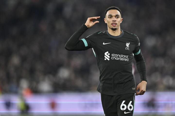 “I’m sure he is intervening” – ex-Liverpool star on Jude Bellingham and Trent Alexander-Arnold