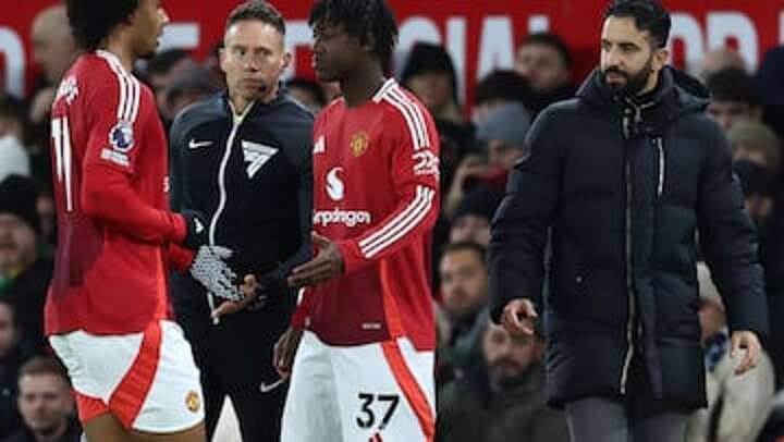 Joshua Zirkzee feels the force of Manchester United fans’ unhappiness against Newcastle