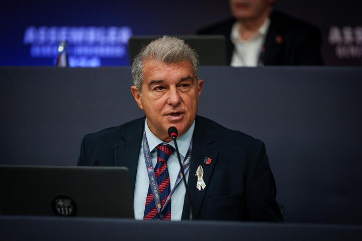 Barcelona squad have “growing doubts” towards Joan Laporta and board members