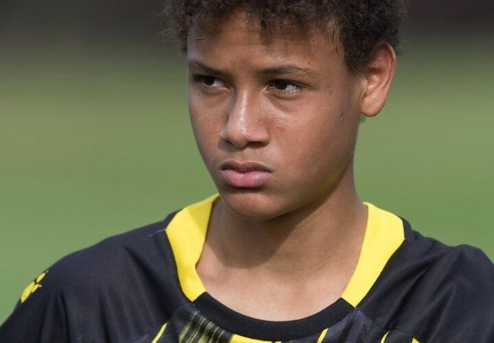 Chelsea sign 15-year-old son of Arsenal cult hero who playing at U-21