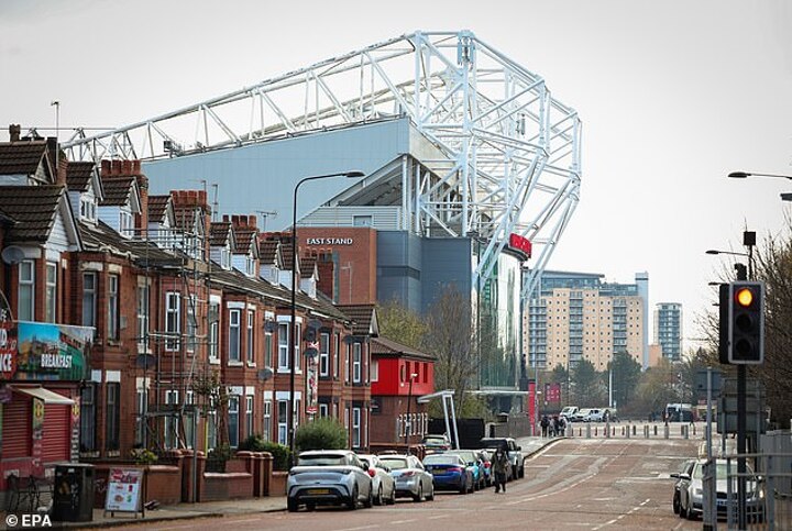 Man Utd issue update on Nottingham clash amid chaos caused by Storm Darragh