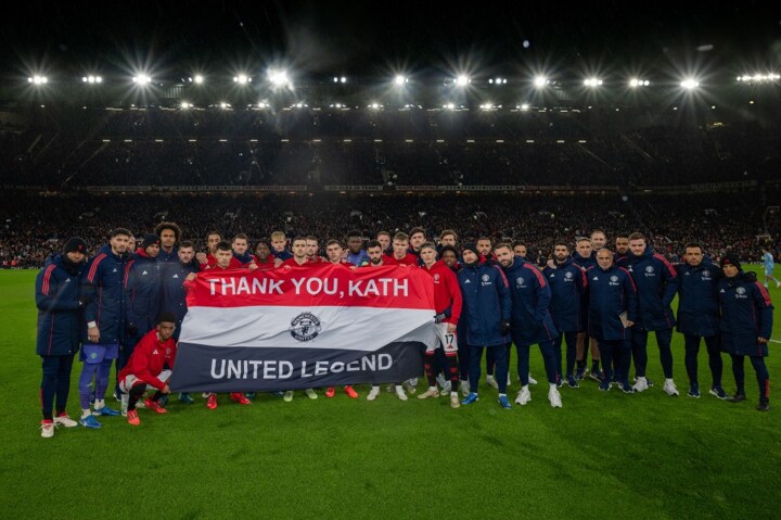 Man Utd honor beloved receptionist Kath Phipps after her passing at 85