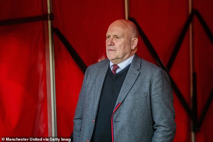 Former Man United assistant manager Mike Phelan comes in to replace Pete Shuttleworth at Wayne Rooney’s Plymouth