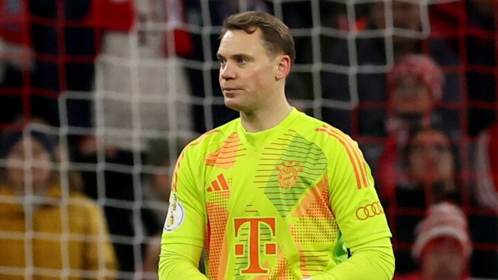 Bayern goalkeeper Neuer out for rest of year with broken rib