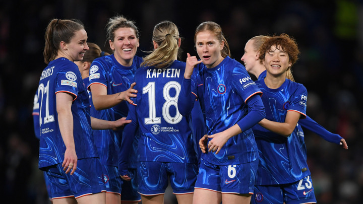 Chelsea put six past Twente to continue perfect Champions League start