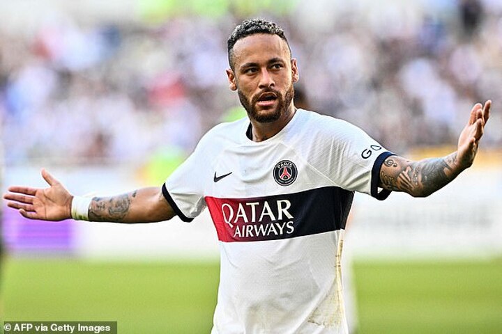 Neymar takes aim at PSG fans and claims their ‘unfair’ treatment of him