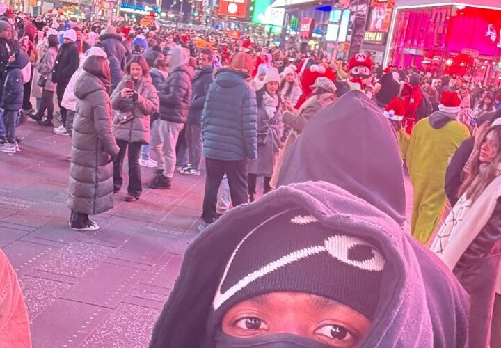 Vinícius Jr. shared a selfie from Times Square in New York during the holiday