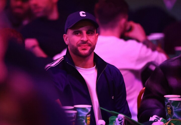 Kyle Walker enjoys night at World Darts Championship