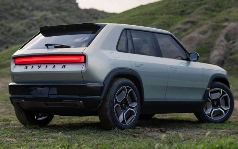 Rivian enters the world of electric cars with its small car R3