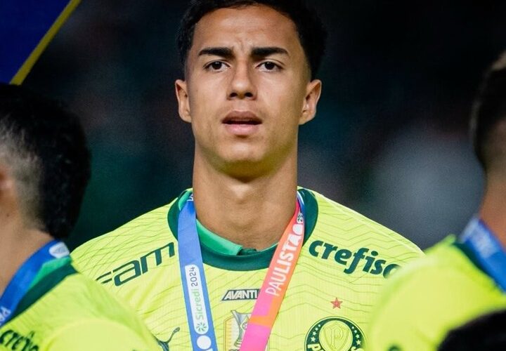 Romano: City have presented their formal proposal to Palmeiras for Vitor Reis