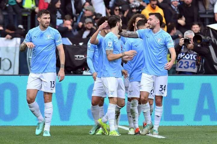 10-man Lazio drop points at home against Como to lose ground in title race