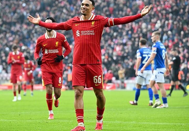 Fowler offers Alexander-Arnold transfer hint after stunning display in FA Cup