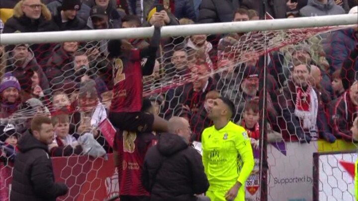 Tamworth vs Tottenham kick-off DELAYED as players get piggyback to tape up net after spotting hole in goal