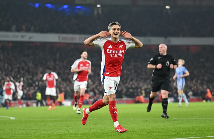 Arsenal 2-1 Tottenham: Gunners four points behind Liverpool after Derby win