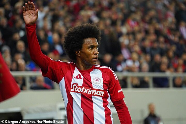 Everton among 4 EPL clubs plotting move as Willian considers back to England