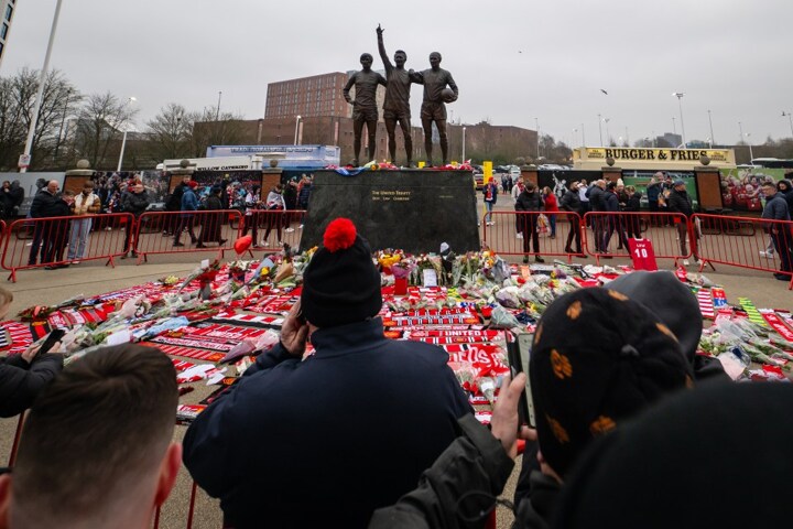 Man Utd vs Brighton LIVE SCORE: Joshua Zirkzee STARTS for United while Danny Welbeck comes back in for Seagulls – latest