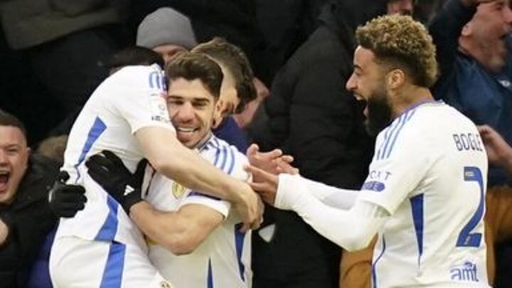 Leeds 3-0 Sheffield Wednesday: Daniel Farke’s side move back top of Championship with confident display at Elland Road