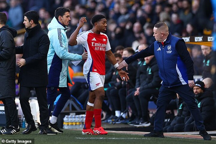 Premier League release statement after Arsenal’s Myles Lewis-Skelly is controversially sent off against Wolves