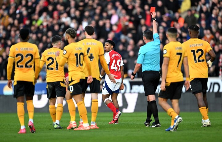 Match of the Day host leads fan fury at Lewis-Skelly’s Arsenal red card