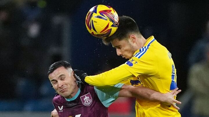 Burnley 0-0 Leeds United: Parker’s Clarets keep seventh clean sheet in a row