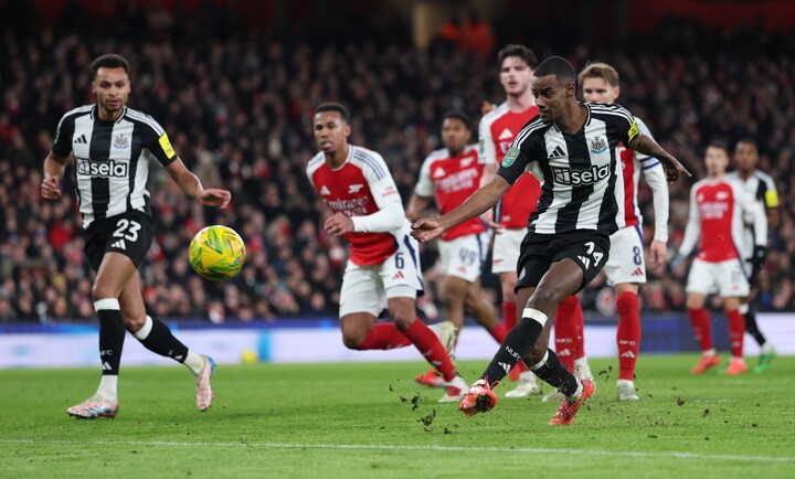 Arsenal 0-2 Newcastle: Isak and Gordon take a two-goal cushion against Gunners