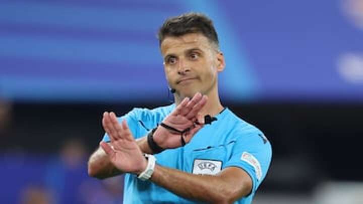 Who is Gil Manzano, referee for the Real Madrid vs Barcelona 2025 Super Cup Clásico final?