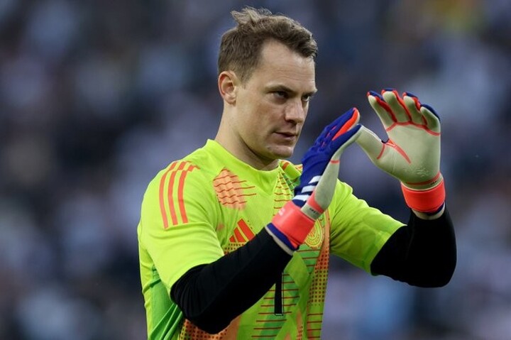 Manuel Neuer confirms to stay at Bayern for one more season