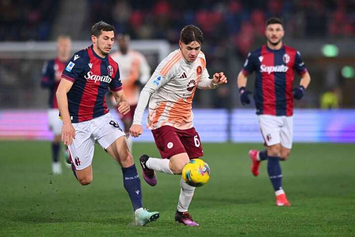 Dovbyk penalty snatches last-gasp point for Roma in draw at Bologna