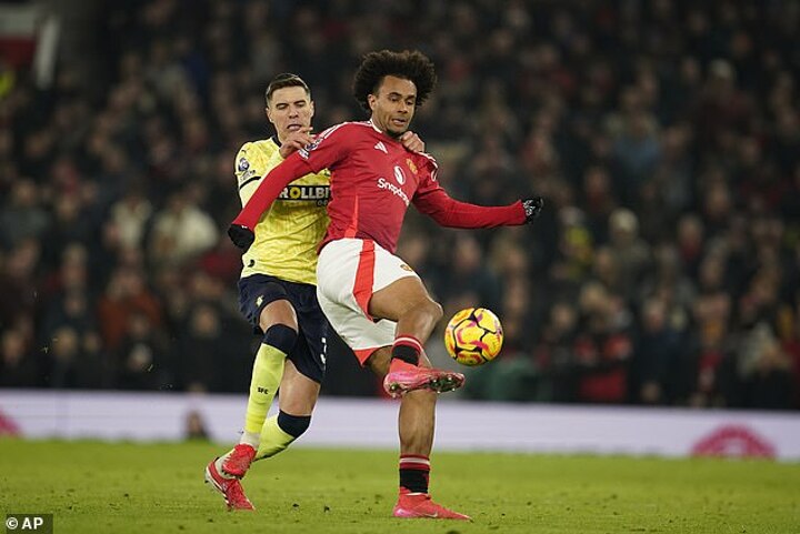 Man Utd fans hail ‘game-changer’ Zirkzee following comeback win vs Southampton