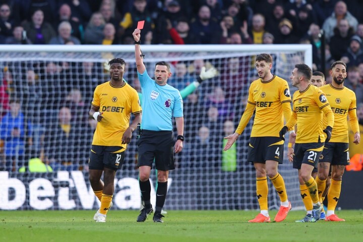 Michael Oliver should not be exposed to Arsenal fans after death threats over Lewis-Skelly red card, says ex-Prem ref