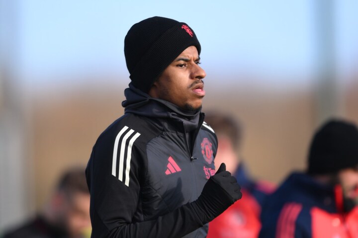 Rashford laughs and jokes in Man Utd training