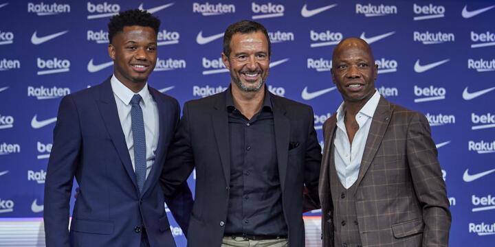 Agent Jorge Mendes publicly addresses exit for Barcelona star – ‘He needs to play now’