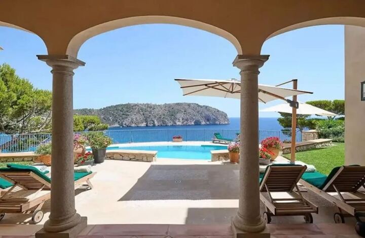 Robert Lewandowski buys stunning £9.2m Mallorca mega villa in with six bedrooms, secluded swimming pool and sea view