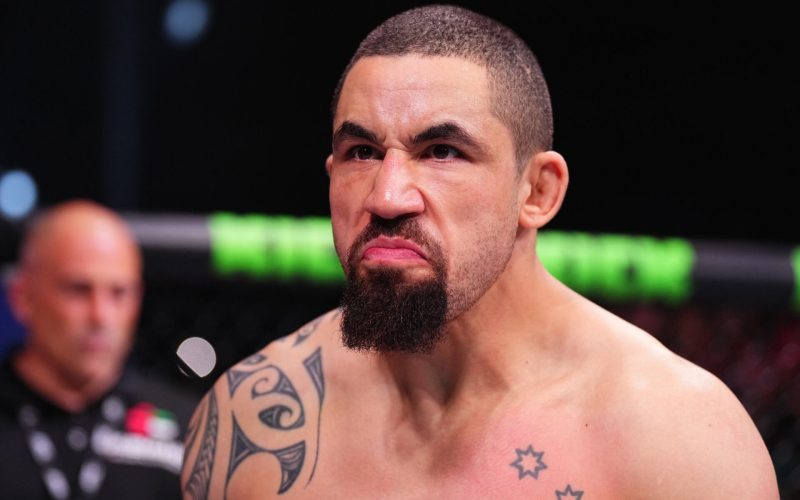 Robert Whittaker blasts ‘scummy’ Daniel Cormier for leaking photo after Khamzat Chimaev loss