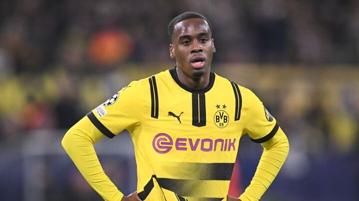 Arsenal and Chelsea told eye-watering price tag for Borussia Dortmund star