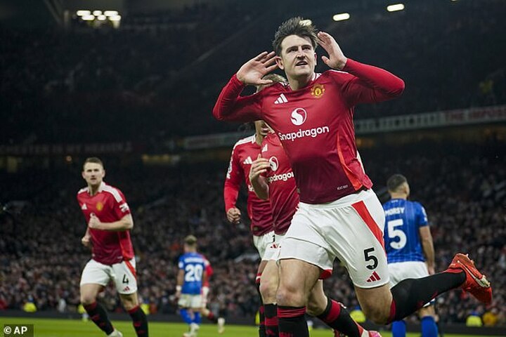 Man United 3-2 Ipswich: Amorim’s side win a five-goal thriller after Dorgu’s red