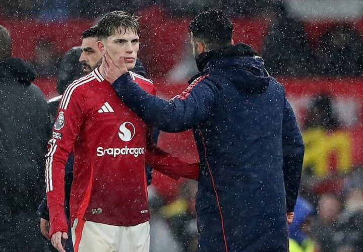 Man Utd fans boo to substitute Garnacho as he down the tunnel before posing Ig