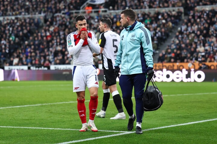 Arsenal suffer huge injury blow as Martinelli limps off on 35 mins vs Newcastle