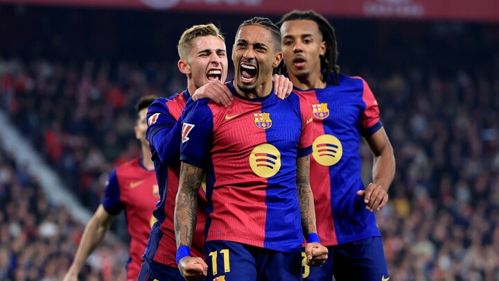 Barcelona storm past Sevilla to close La Liga title gap