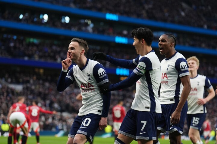 Spurs’ first PL home win in 105 DAYS & Man Utd lost 8 of their last 12 PL games