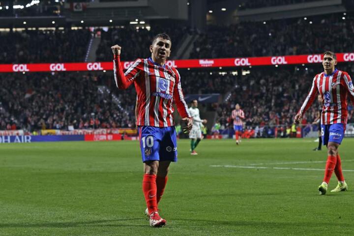 Atletico Madrid yet to clarify future with clutch forward