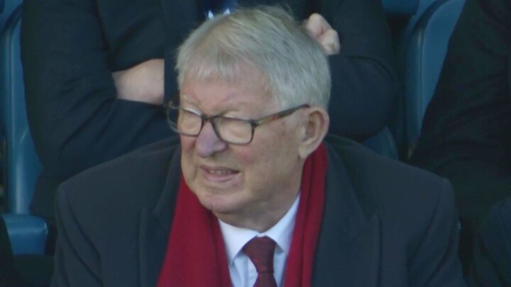 Ferguson looks disgusted as he watches Utd fall apart in disastrous first-half